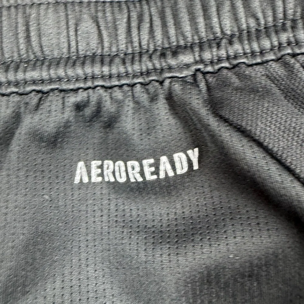 Adidas Athletic Shorts Men's XL Black Primeblue Aeroready 3-Stripe Zip Pockets